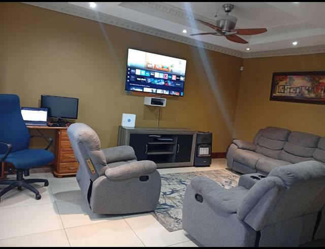 3 BEDROOM FREEHOLD FOR SALE IN ILITHA PARK